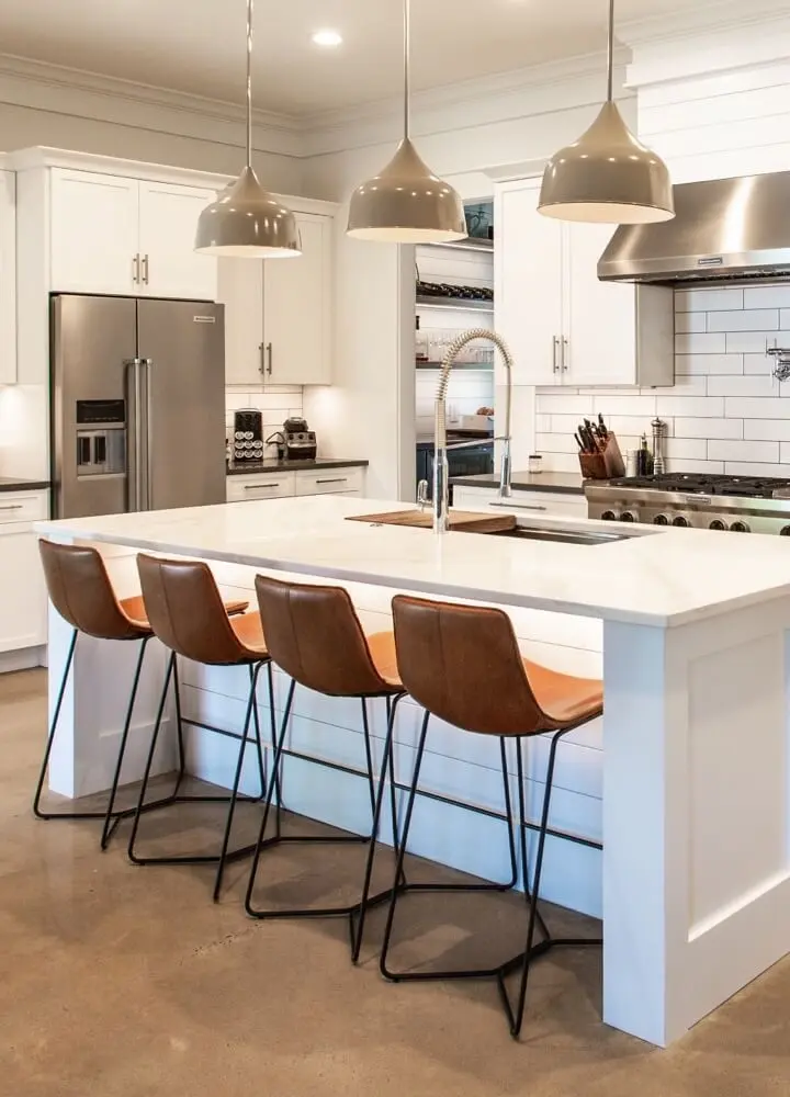 Image grid tall kitchen island